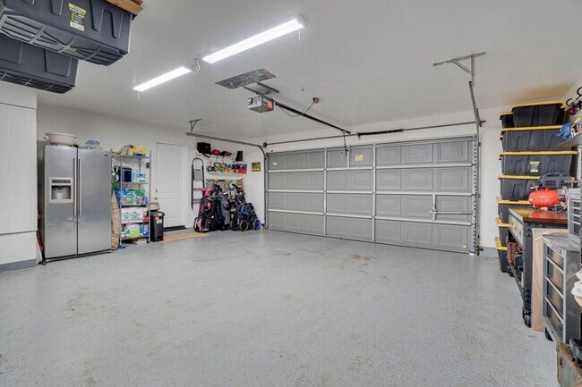 Building Photo - Spacious 4-Bedroom Home in Sought-After Lu...
