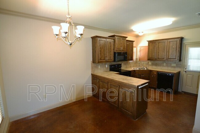 Building Photo - 4836 Rollins Rd