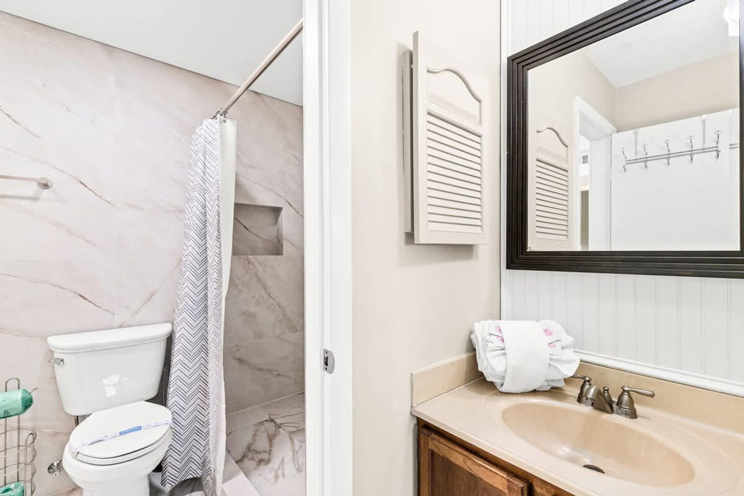 Building Photo - 8743 Thomas Dr