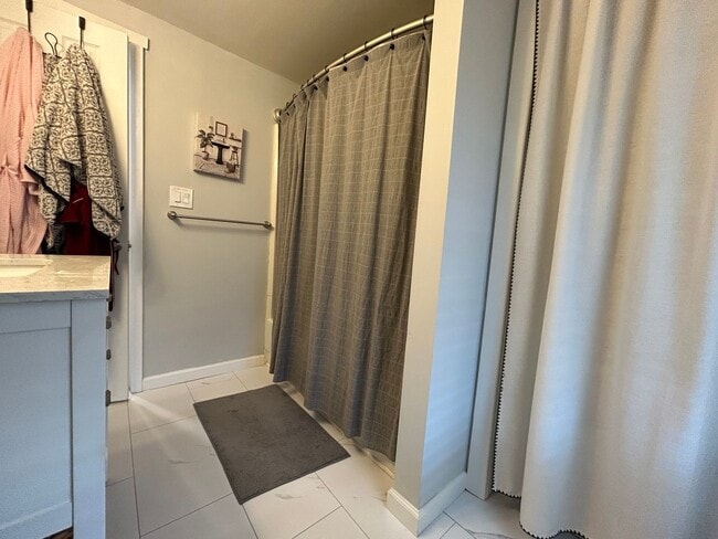 Building Photo - 4 bedroom 2.5 Bath Home in Emmaus