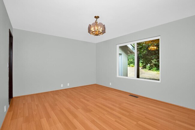 Building Photo - Cottage Lake RV Parking Garage/Shop Plus N...