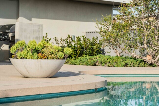 Building Photo - 686 Enchanted Way