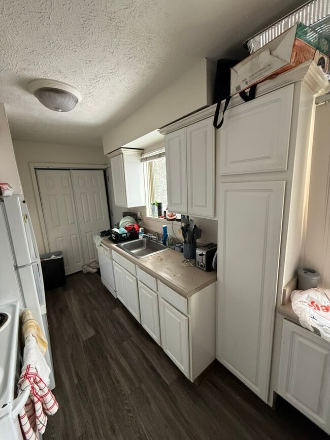 Building Photo - 805 Hicks Dr