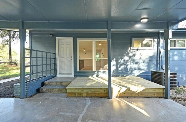 Building Photo - 4611 Goliad Ln