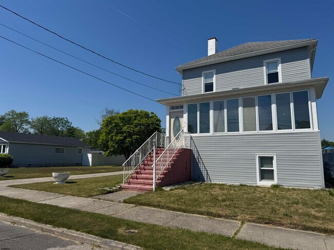 Building Photo - 116 E Edgewater Ave