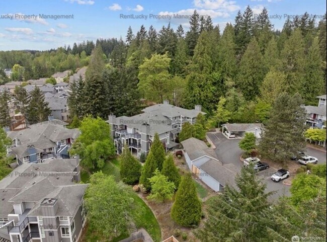Building Photo - Spacious Cambria Hills Condo – Vaulted Cei...
