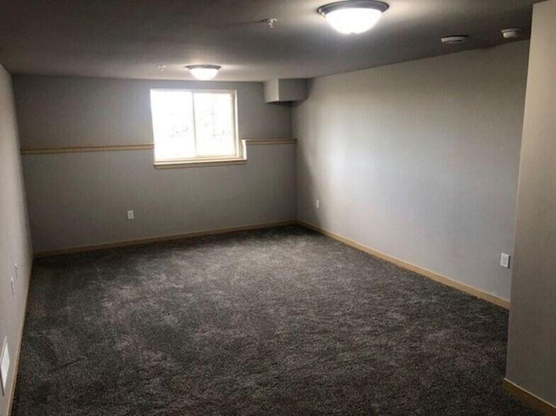 Finished basement. Entertain! - 6052 Driscoll Dr
