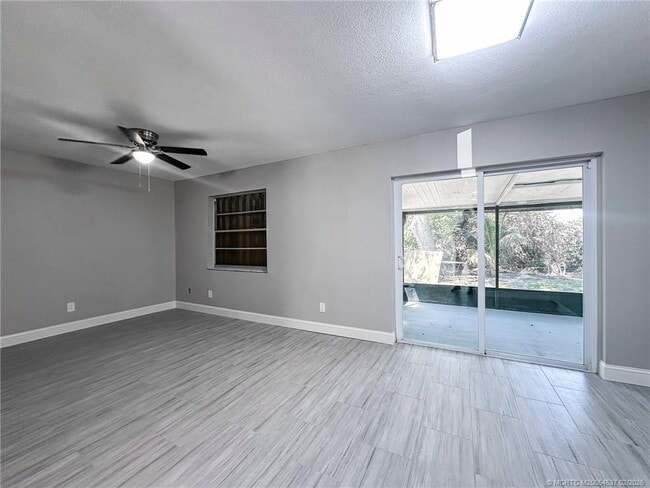 Building Photo - 315 SE Norfolk Blvd