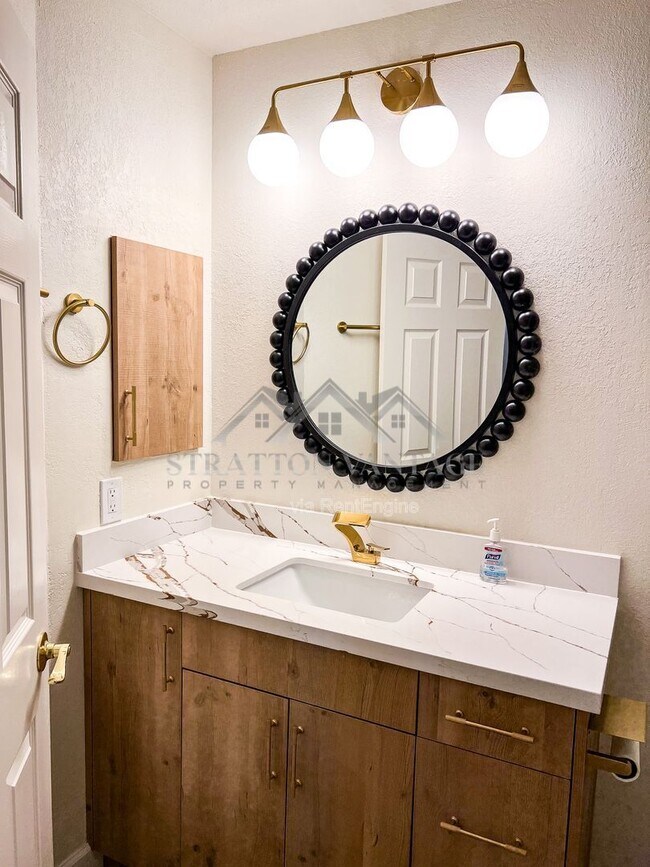 Building Photo - 1966 E Belmont Dr