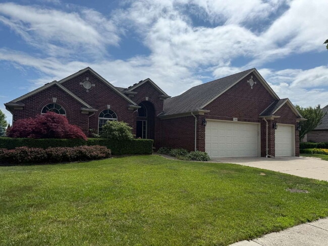 Primary Photo - 21494 Pine Cone Dr
