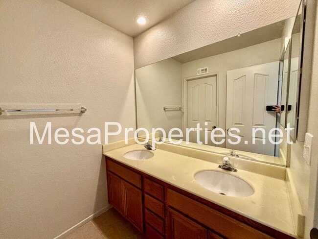 Building Photo - 12914 Tiburon Dr