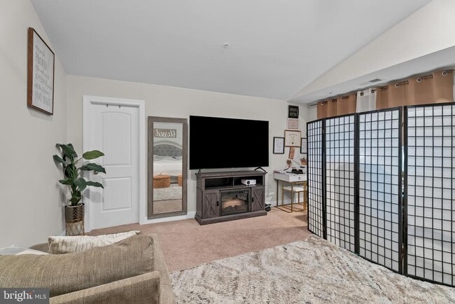 Building Photo - 10001 Maids Fancy Way