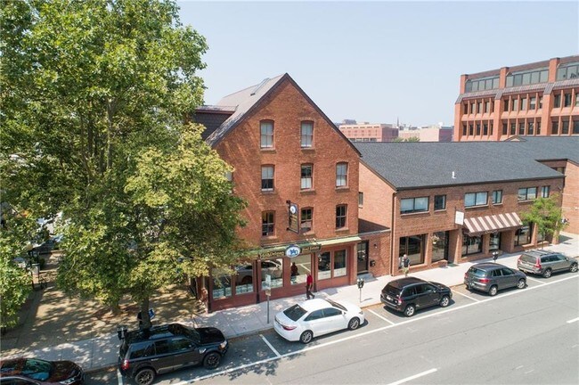 Building Photo - 371 S Main St