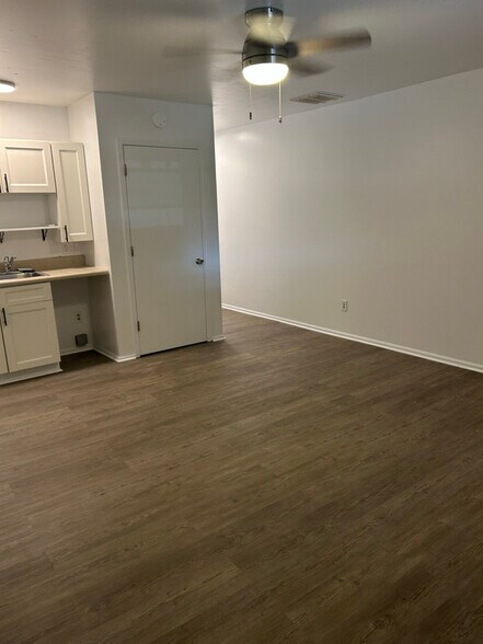 Building Photo - 663 N Main St