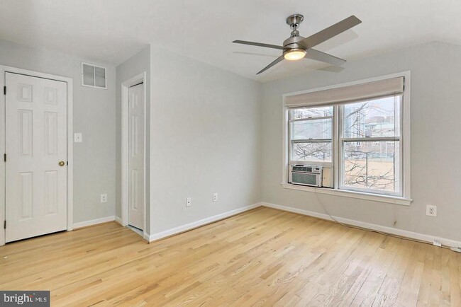 Building Photo - 1024 N Monroe St