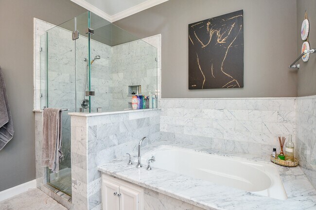 Building Photo - 2109 Bidwell Dr