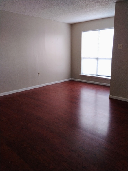 Building Photo - 1754 Cedar Lake Dr