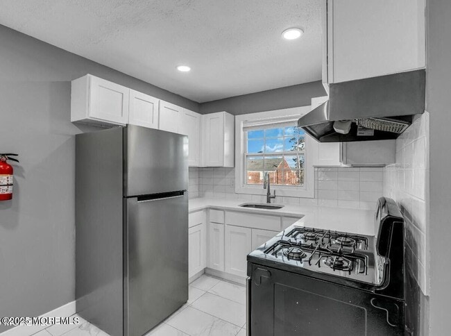 Building Photo - 364 Westwood Ave