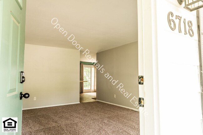 Building Photo - $200 off first months rent! 4 bedroom home...