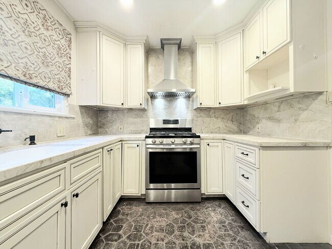 Building Photo - 7001 2nd Ave