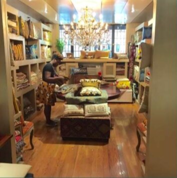 Interior Photo - 32 E 68th St