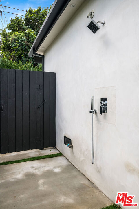 Building Photo - 13378 Contour Dr