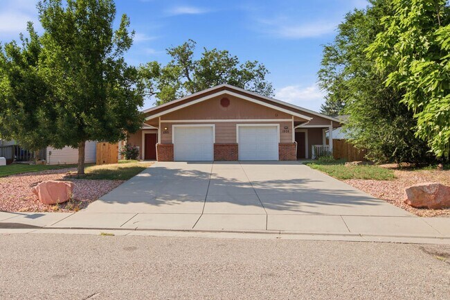 Building Photo - 1205 Raven Pl