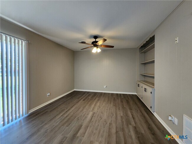 Building Photo - 273 Meadow Ave