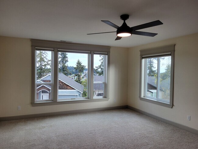Building Photo - Immaculate 5 Bedroom West Salem Home With a View