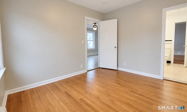 Building Photo - 17 N Spring St