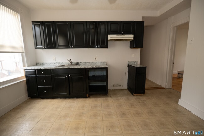 Building Photo - 473 Howard Ave