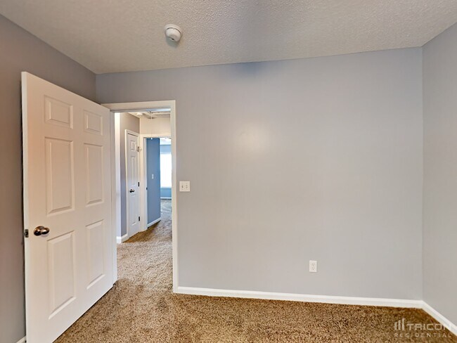 Building Photo - 7525 Rolling Meadows Ln