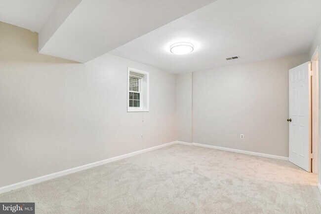Building Photo - 2131 Kings Mill Ct