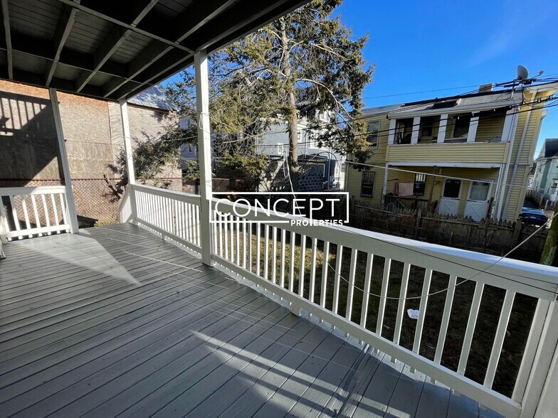 Building Photo - 68 Bellevue St