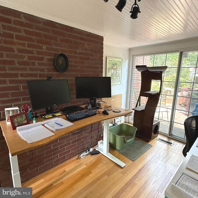 Building Photo - 3121 Quebec Pl NW