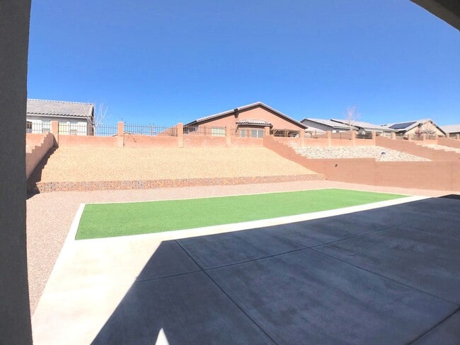 Building Photo - Gorgeous Los Lunas 3 Bedroom! Open layout! Tons of space. Built in 2021