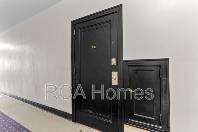 Building Photo - 37 West St Clair Street