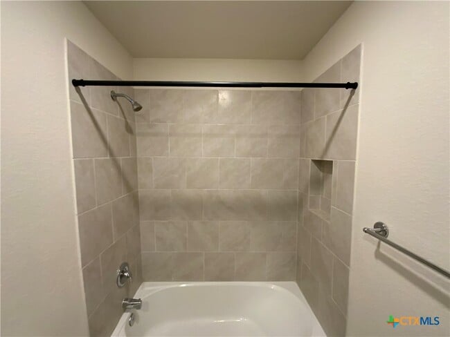 Building Photo - 208 Allington Cir