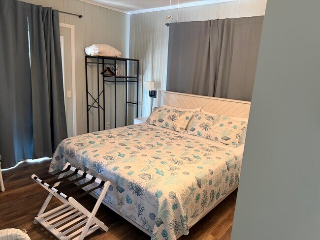 Building Photo - 3350 NE Indian River Dr