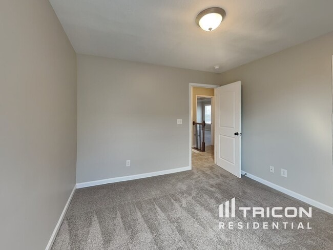 Building Photo - 3450 Southwood Dr