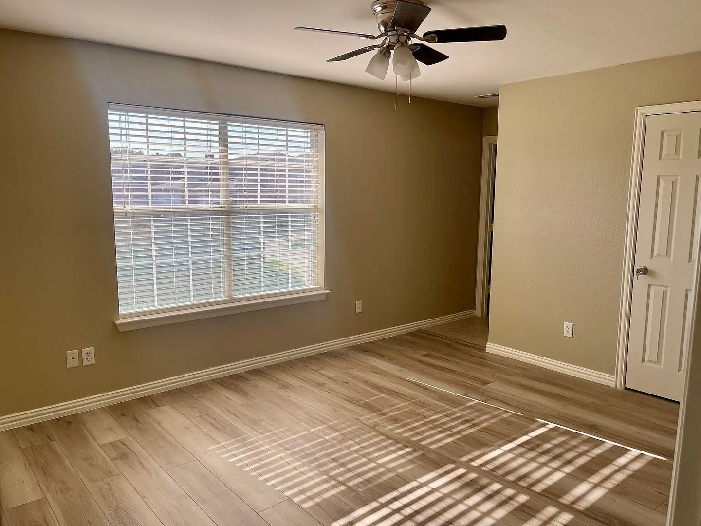 Building Photo - 1965 Timber Oaks Dr