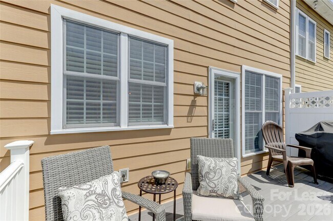 Building Photo - 905 Lyndley Dr