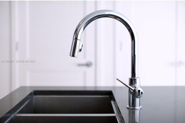 Building Photo - 601 NE 27th St