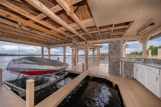 Building Photo - 1649 Lake Villa Dr