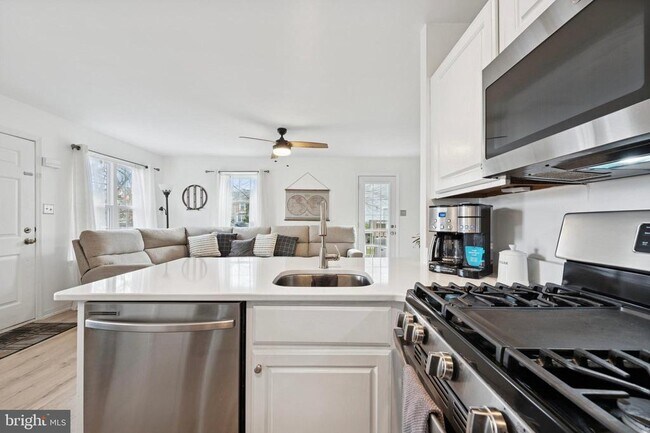 Building Photo - 422 Wendover Dr