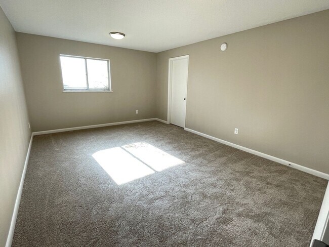 Building Photo - Fully Remodeled 4Bed 2Bath Ranch Home