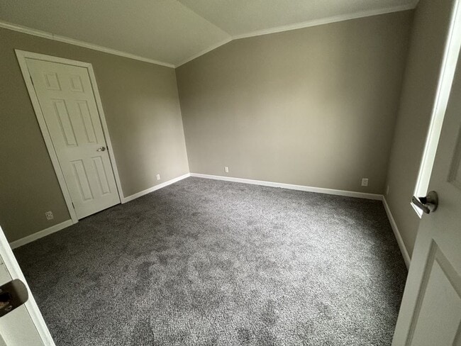 Building Photo - 17 Kimberly Ct