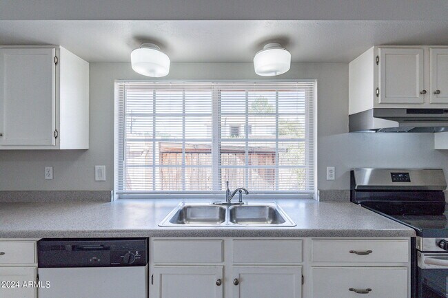 Building Photo - 4315 W Morrow Dr
