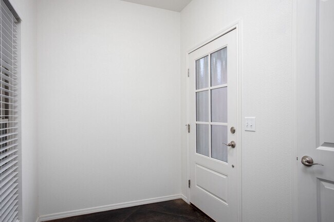Building Photo - 5614 Gonzaga Ln