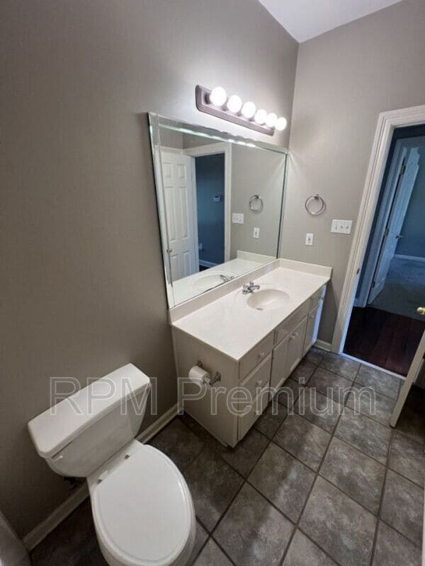 Building Photo - 5518 Arialo Dr